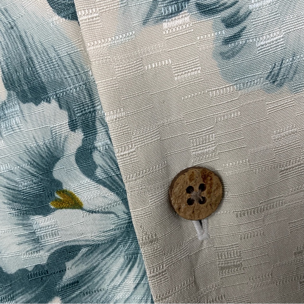 Tommy‎ Bahama 100% Silk. Floral Print Shirt - Blue and Green. Men’s Size Large. - Picture 7 of 7